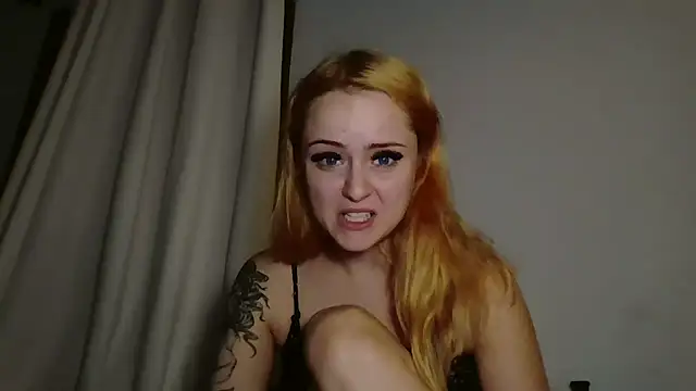 sluttypumpkin online show from July 29, 9:40 am