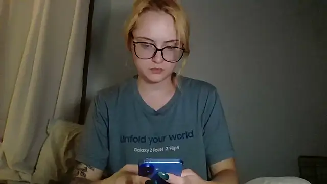 sluttypumpkin online show from August 9, 6:18 am