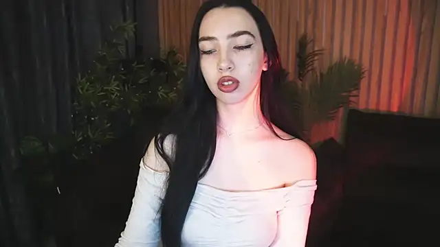 WildKittenX  online show from November 10, 6:45 am