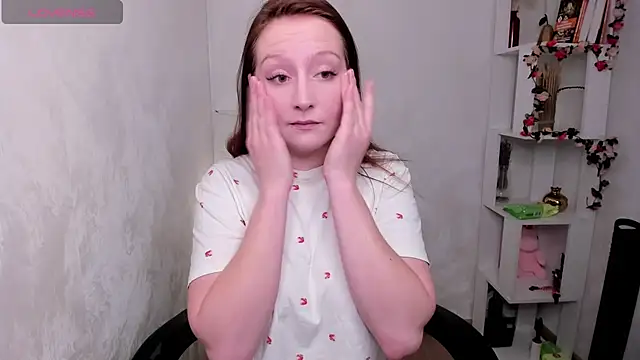 Snapshot of LinaFlawless chatting on October 14, 2:34 am LinaFlawless online show from October 14, 2:34 am