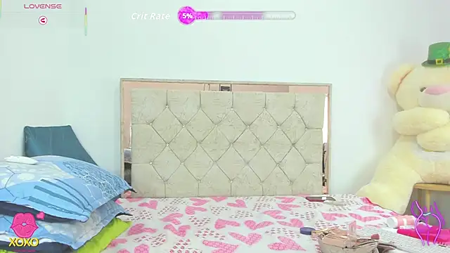 Snapshot of LunaaSweett chatting on April 25, 1:52 pm LunaaSweett online show from April 25, 1:52 pm