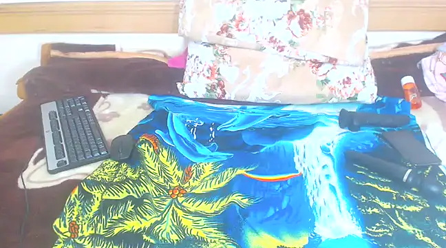 Snapshot of ChocolateClit chatting on March 4, 8:27 pm ChocolateClit online show from March 4, 8:27 pm