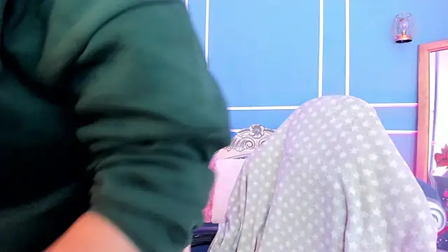 TaraTaylorr online show from May 12, 3:25 am