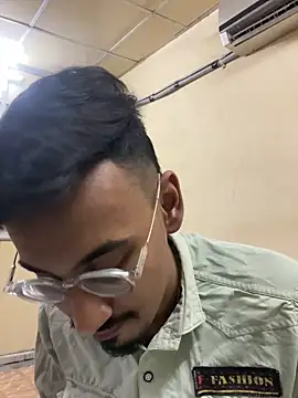 Snapshot of hypersexdriveboi chatting on February 28, 5:59 am hypersexdriveboi online show from February 28, 5:59 am