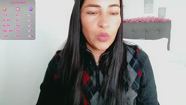 luna lgomez  online show from January 16, 1:15 pm