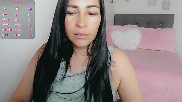 luna lgomez  online show from March 4, 12:00 pm