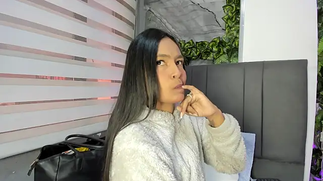 Snapshot of Fernanda_liie_ chatting on December 15, 12:31 pm Fernanda liie online show from December 15, 12:31 pm