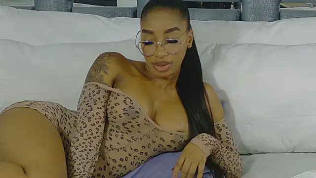 Angelesmith1 online show from December 21, 2:08 am