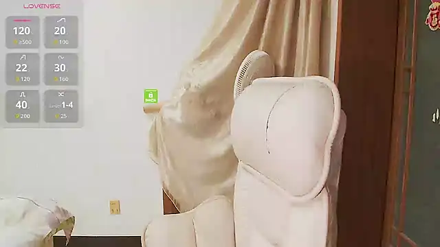 Snapshot of Iris-baby chatting on April 8, 1:33 pm Iris-baby online show from April 8, 1:33 pm