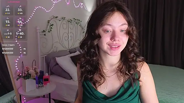 meow mellie online show from December 4, 1:26 am