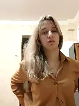 Aurorahoney online show from March 2, 7:45 pm