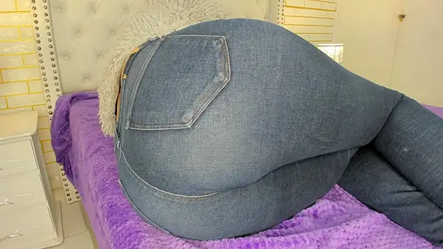 Emilly wilson  online show from November 7, 11:43 am