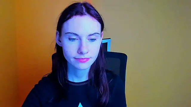 Snapshot of Fiona_Night chatting on March 14, 12:21 am Fiona Night online show from March 14, 12:21 am