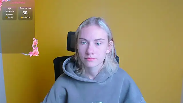 Snapshot of Fiona_Night chatting on October 2, 5:09 pm Fiona Night online show from October 2, 5:09 pm