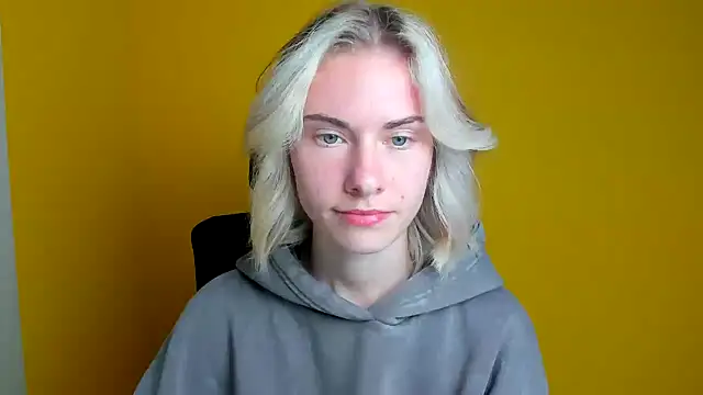 Snapshot of Fiona_Night chatting on October 6, 5:32 pm Fiona Night online show from October 6, 5:32 pm