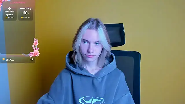 Snapshot of Fiona_Night chatting on October 12, 5:06 am Fiona Night online show from October 12, 5:06 am