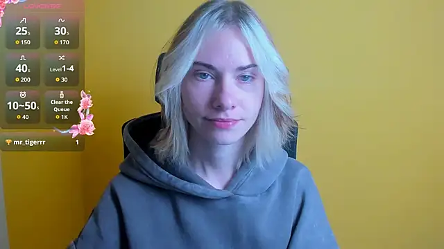 Snapshot of Fiona_Night chatting on October 14, 5:30 am Fiona Night online show from October 14, 5:30 am