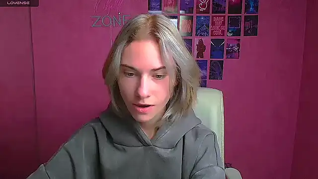 Snapshot of Fiona_Night chatting on October 16, 5:52 am Fiona Night online show from October 16, 5:52 am