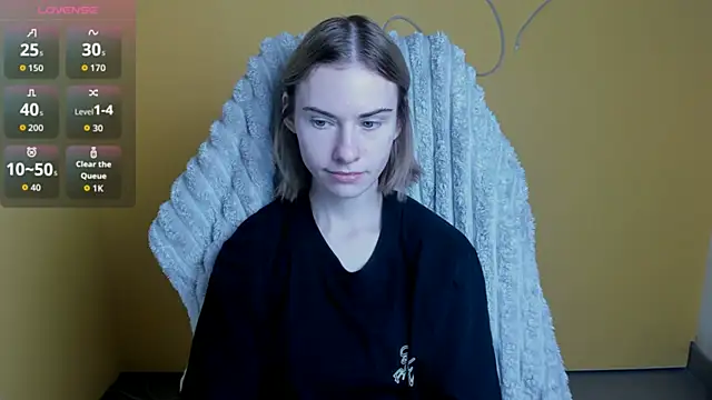 Snapshot of Fiona_Night chatting on December 14, 6:19 am Fiona Night online show from December 14, 6:19 am