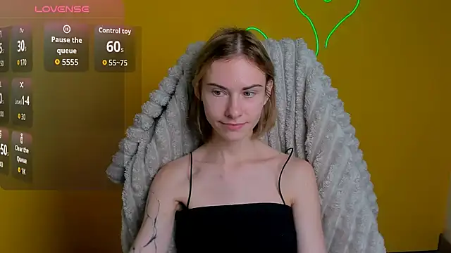 Snapshot of Fiona_Night chatting on December 16, 12:21 pm Fiona Night online show from December 16, 12:21 pm