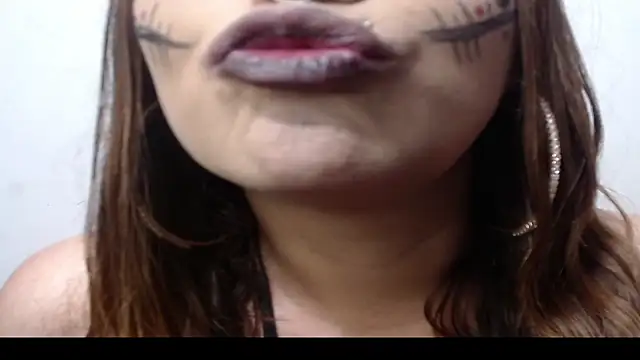 Snapshot of nicollewayne10 chatting on November 1, 1:07 am nicollewayne10 online show from November 1, 1:07 am