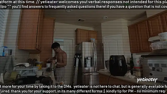 Snapshot of yetieater chatting on June 4, 4:57 pm yetieater online show from June 4, 4:57 pm
