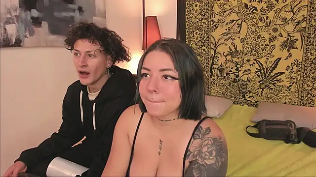 Aria and orien online show from November 8, 11:10 am