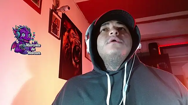 Snapshot of Strip_Classes_Col chatting on April 16, 12:00 am Strip Classes Col online show from April 16, 12:00 am