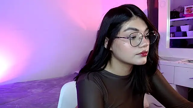 Snapshot of _Camilaaa_ chatting on October 16, 3:07 am Camilaaa online show from October 16, 3:07 am