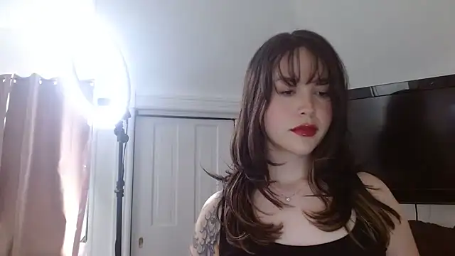 autumnb712 online show from March 22, 6:14 pm