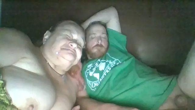 Snapshot of SpnzTnT chatting on October 9, 6:55 am SpnzTnT online show from October 9, 6:55 am