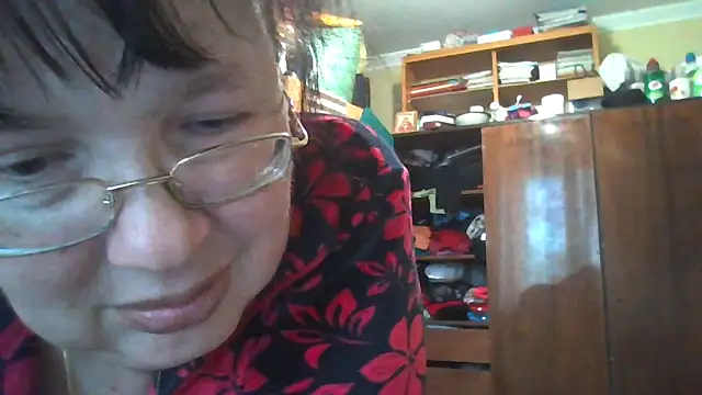 Queen-Elizabeth-25 online show from March 6, 2:51 pm