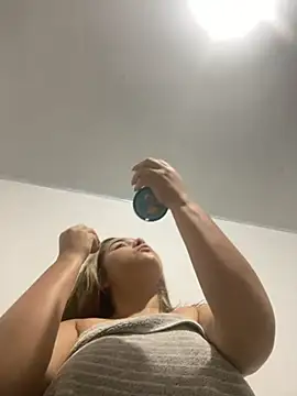 Snapshot of lunaxxx_69 chatting on October 12, 1:15 am lunaxxx 69 online show from October 12, 1:15 am