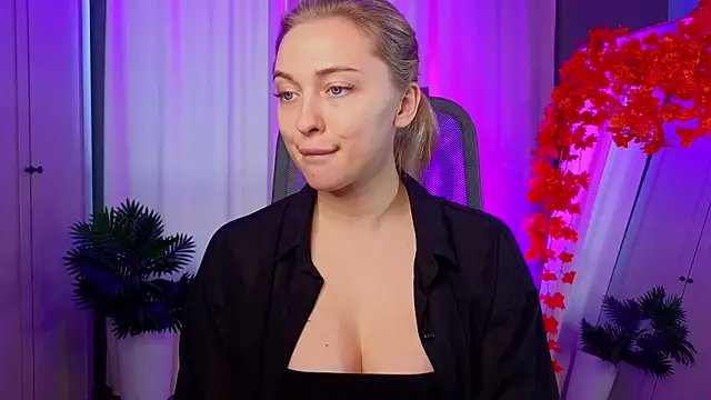 christie luv online show from November 8, 1:11 pm