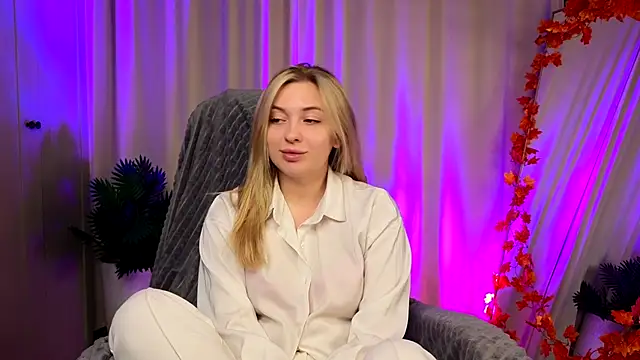 christie luv online show from November 15, 2:24 pm