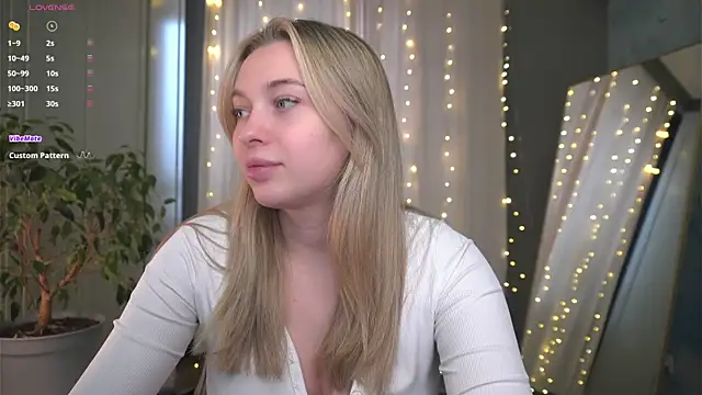 Snapshot of christie_luv chatting on January 13, 1:05 pm christie luv online show from January 13, 1:05 pm