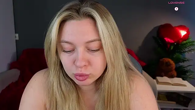 Snapshot of christie_luv chatting on February 20, 11:11 am christie luv online show from February 20, 11:11 am