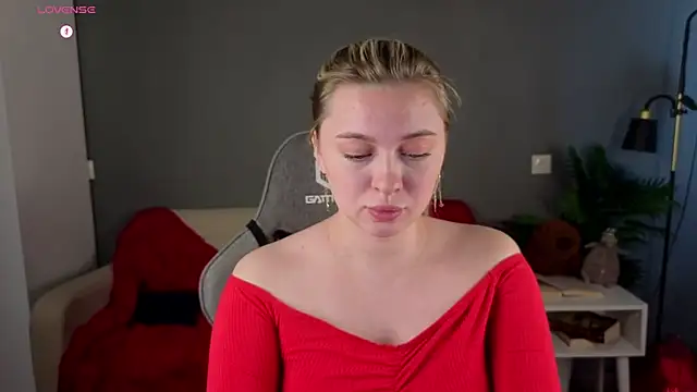 Snapshot of christie_luv chatting on March 3, 1:06 pm christie luv online show from March 3, 1:06 pm