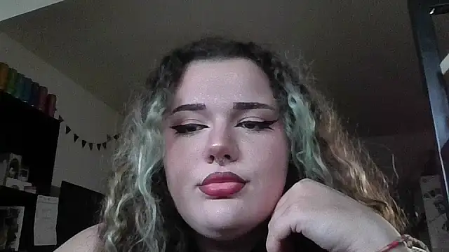 Snapshot of GreenNyx chatting on October 11, 1:31 pm GreenNyx online show from October 11, 1:31 pm