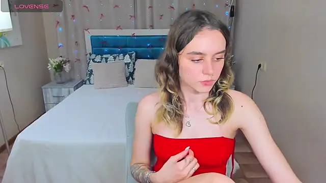 Snapshot of EmelyMason chatting on December 2, 1:50 pm EmelyMason online show from December 2, 1:50 pm