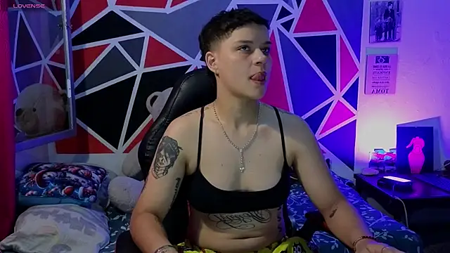 demimoore222 online show from January 6, 12:25 am