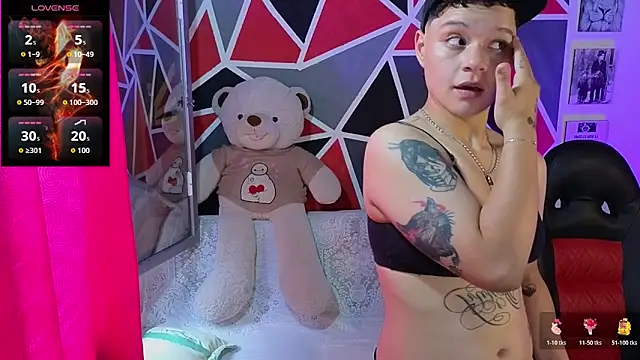 demimoore222 online show from February 4, 6:47 pm