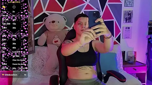 demimoore222 online show from February 27, 6:30 pm