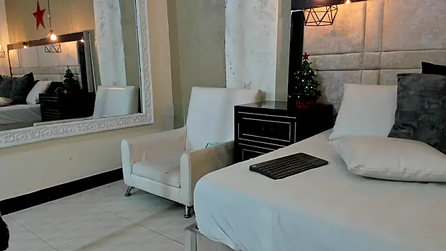 LiliJensen online show from December 2, 8:15 pm