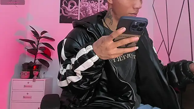 CRAZY-BOY99 online show from November 14, 11:53 am