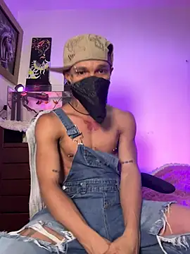 Snapshot of CRAZY-BOY99 chatting on May 27, 12:51 am CRAZY-BOY99 online show from May 27, 12:51 am