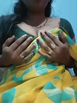 Snapshot of Sexyradha_ chatting on July 23, 4:27 pm Sexyradha online show from July 23, 4:27 pm