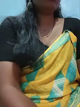 Snapshot of Sexyradha_ chatting on August 1, 4:17 pm Sexyradha online show from August 1, 4:17 pm