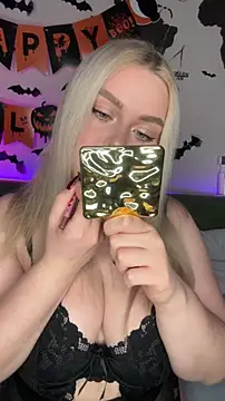 April Vancee online show from November 2, 3:25 pm