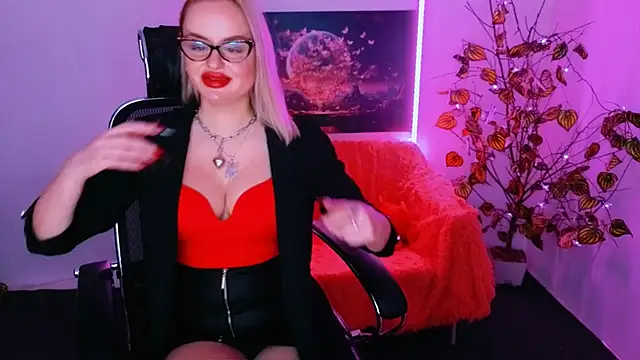 Snapshot of Miss_Alice_Silver chatting on November 26, 4:52 pm Miss Alice Silver online show from November 26, 4:52 pm